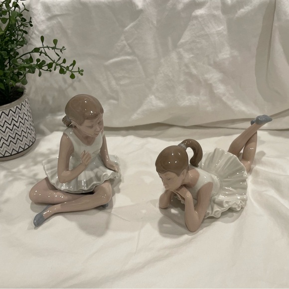 (2)-Lladró Nao Retired Ballerinas. “Pensive Ballet” & “Attentive Ballet” - Picture 2 of 15
